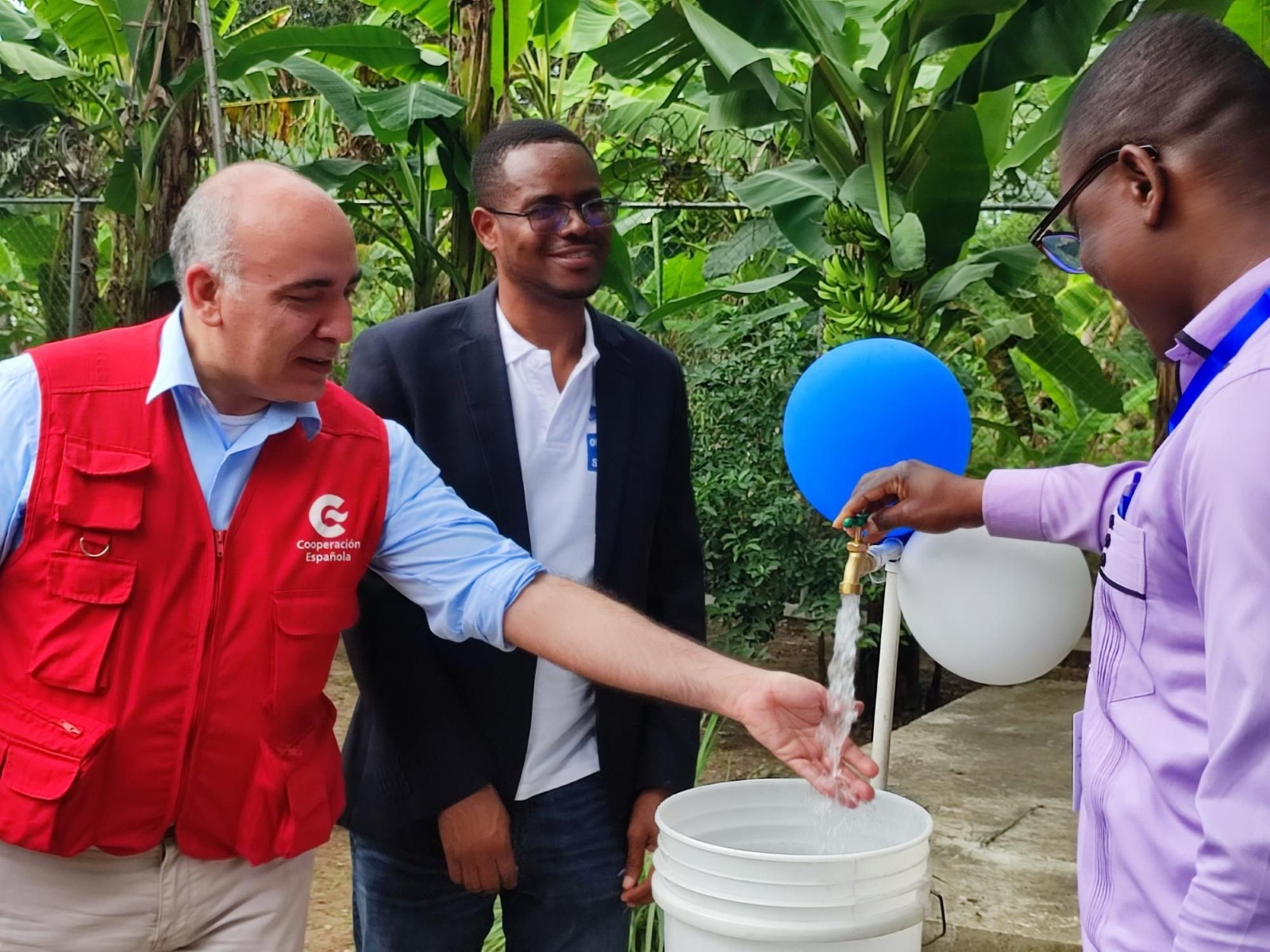 Un sistema de bombeo solar y un nuevo depósito de agua en Jacmel (Haití) para garantizar el acceso a agua potable de 3000 personas.